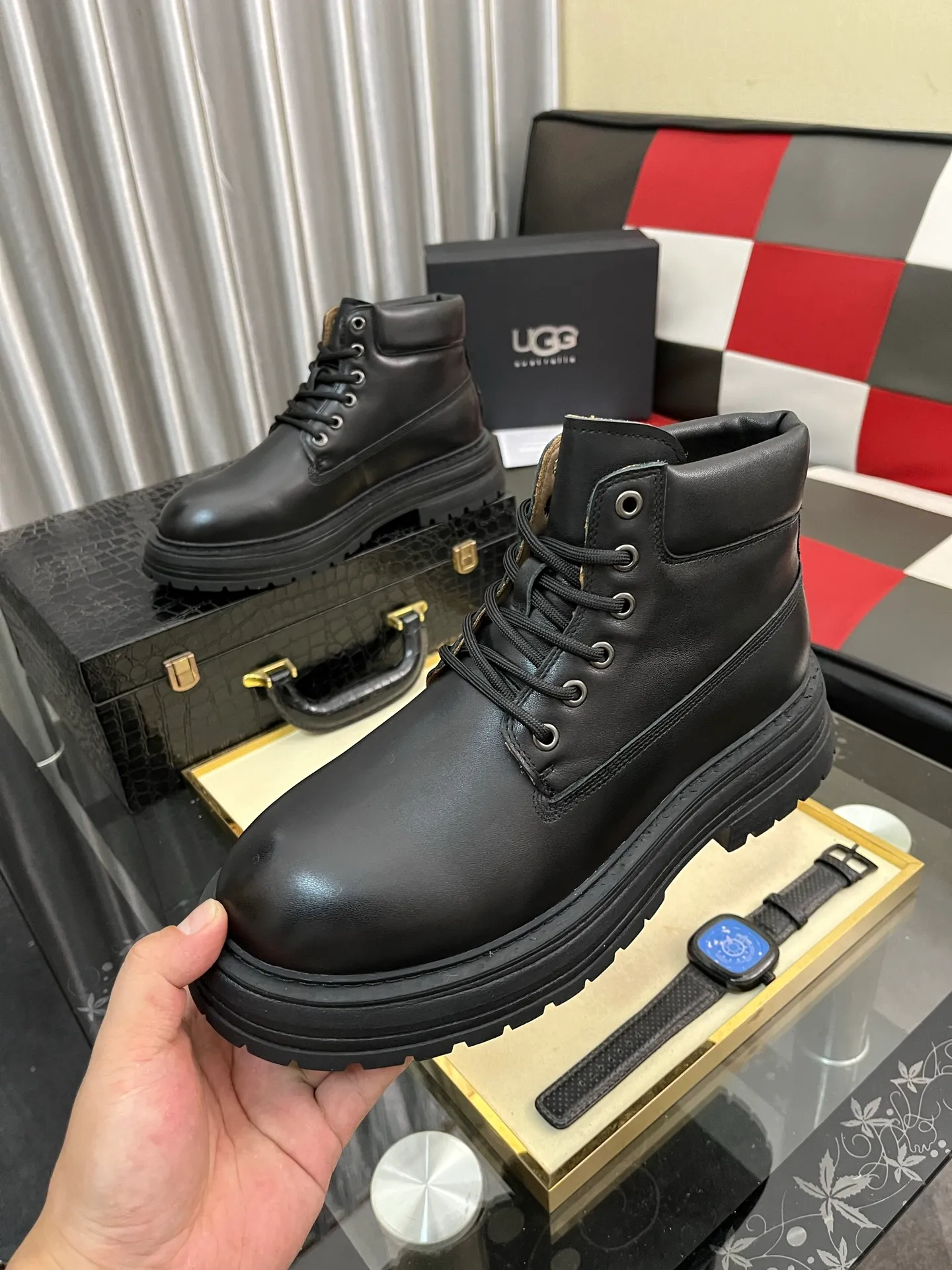 Men's Men's Shoes 💰660⌚️⌚️New UGG fur-integrated men's simple and fashionable snow shoes. The most worth buying at the end of this year are warm casual shoes. Whether you are out and about at home, their comfortable and warm performance will be your most suitable fashion companion! The material is cowhide upper and imported wool is used inside. Two layers of cowhide for warmth and comfort! The eva+ rubber patch outsole is cushioned, wear-resistant, and has good elasticity. It is light and wear-resistant, comfortable and soft, and the new simple cut is more fashionable. It has both practicality and fashion sense, so you no longer have to worry about how to match it in winter, while still maintaining fashionable taste. High-quality genuine wool produced in Dongguan. The material depends on the details! Size: 38-39-40-41-42-43-44-45